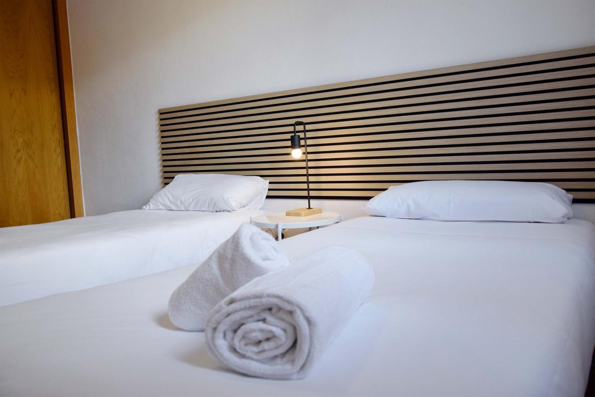 Apartamentos El Pilar Suites 3000 Saragosse Extérieur photo