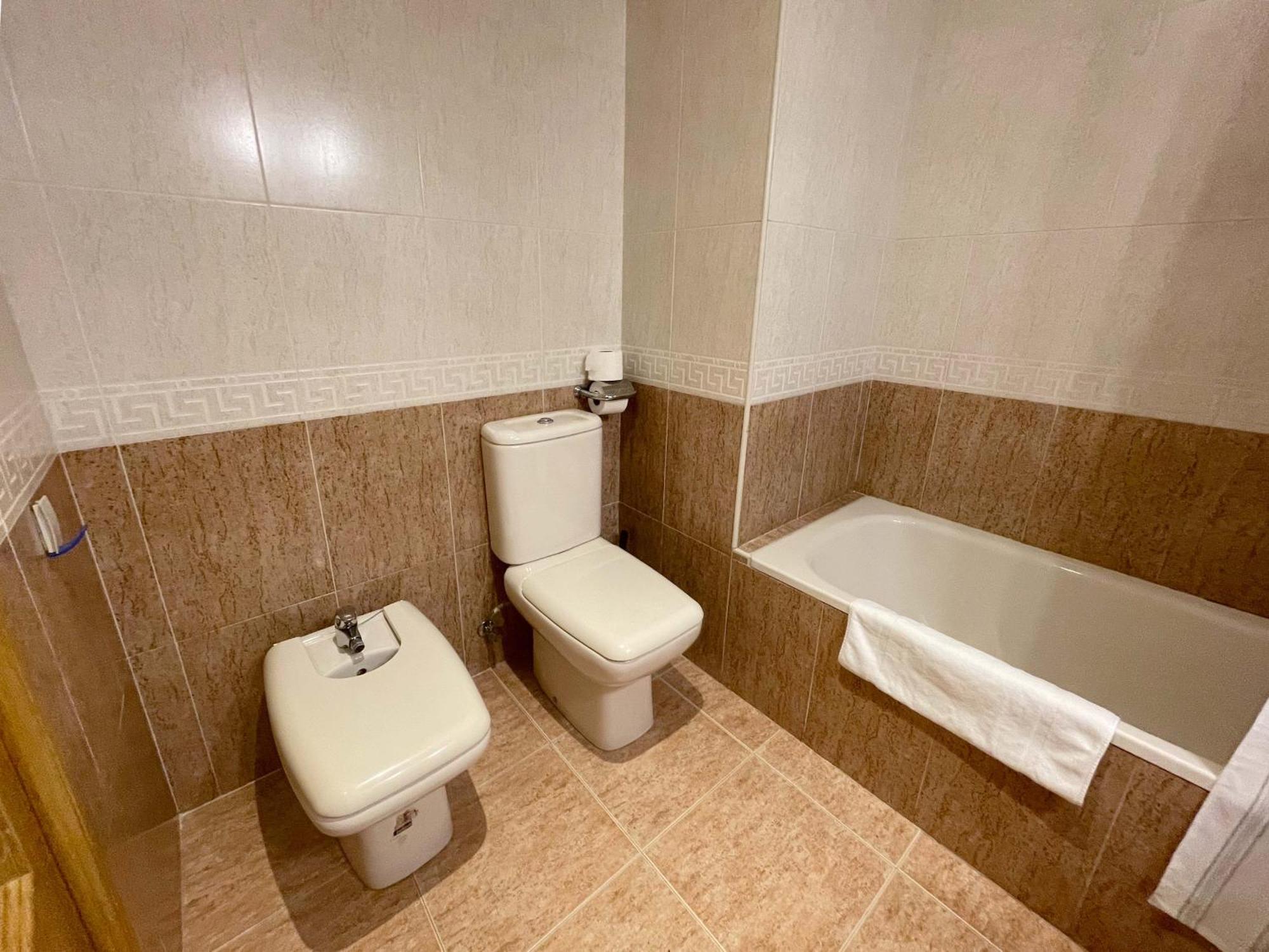 Apartamentos El Pilar Suites 3000 Saragosse Extérieur photo