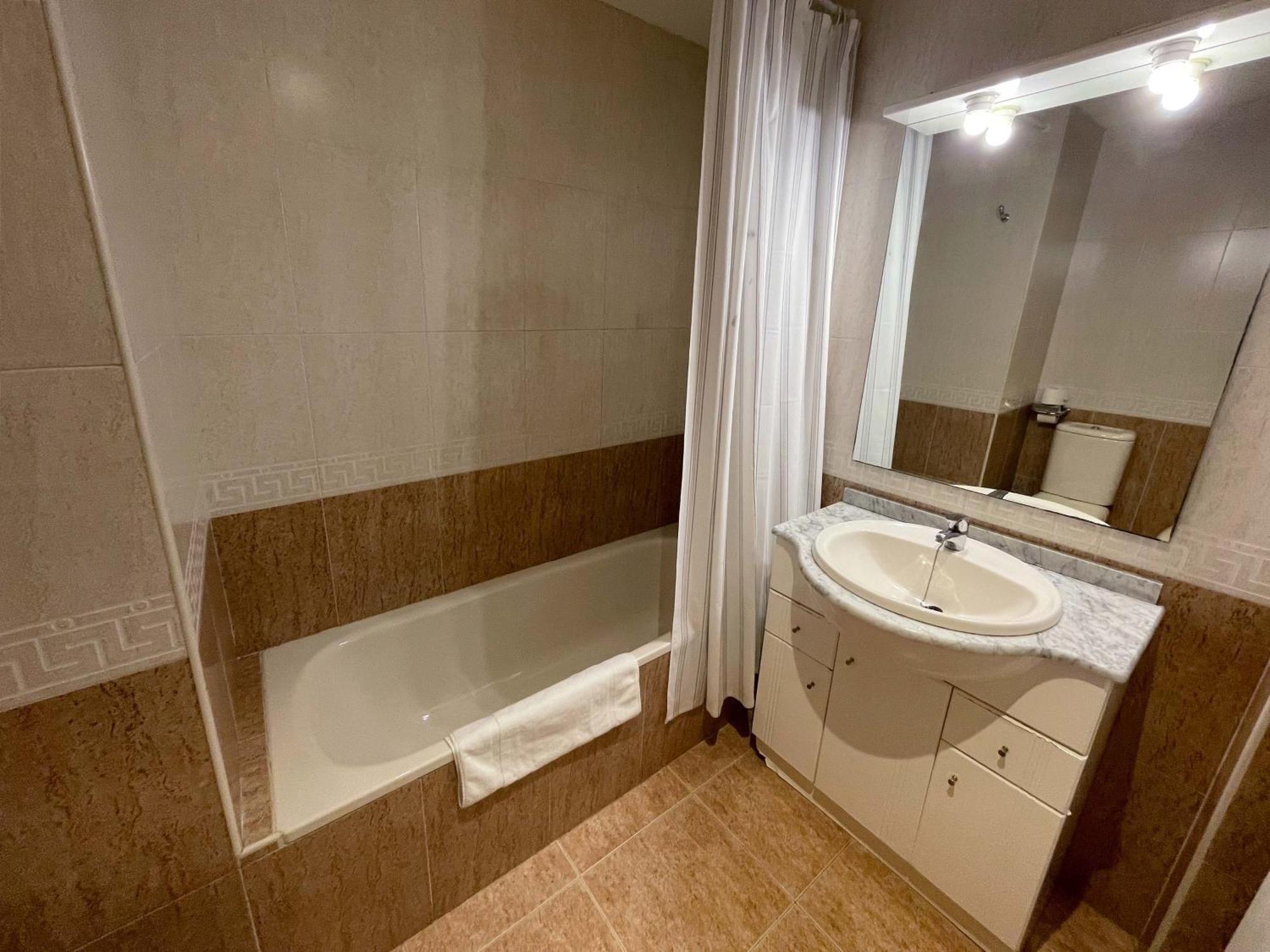 Apartamentos El Pilar Suites 3000 Saragosse Extérieur photo