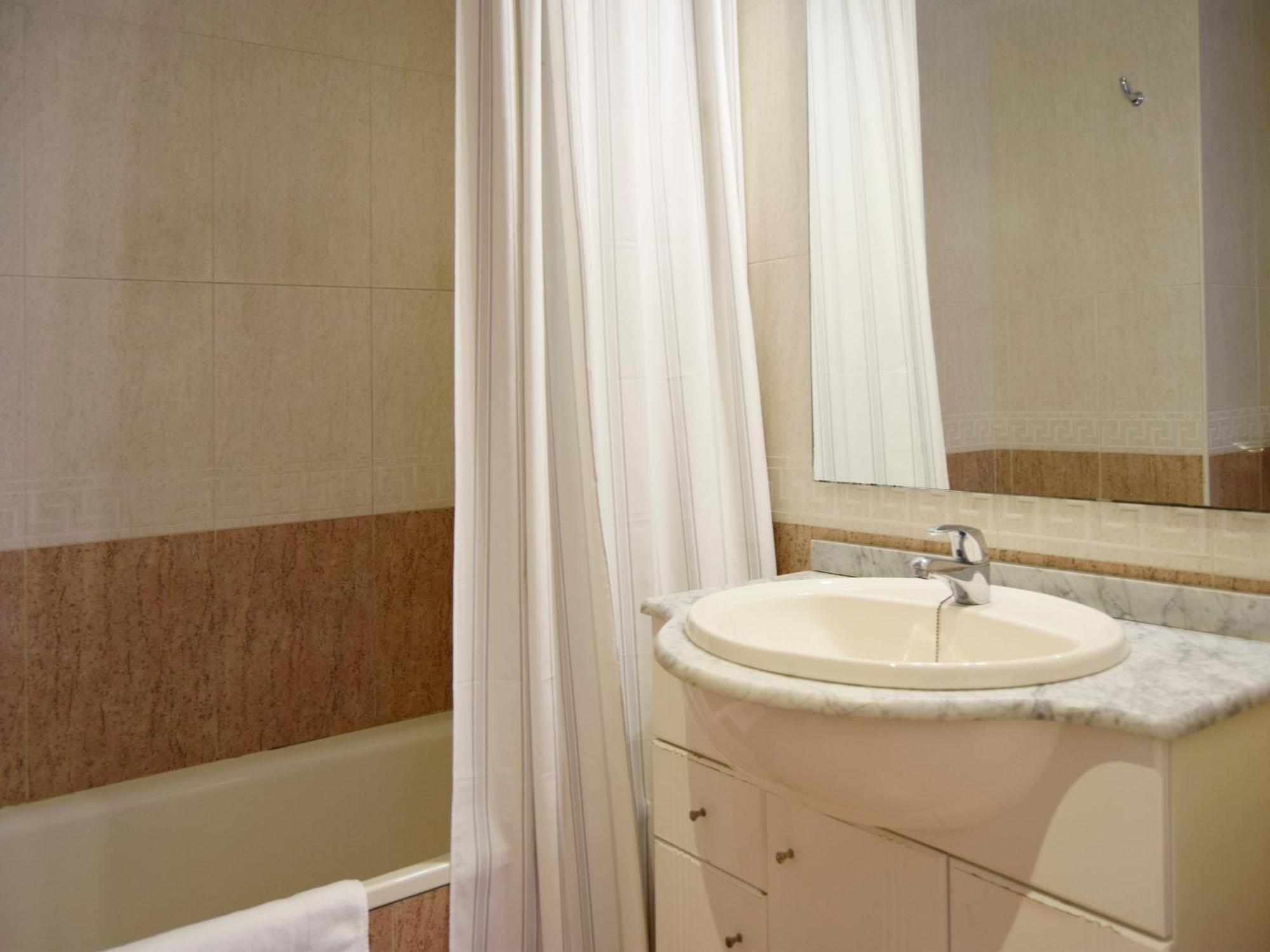 Apartamentos El Pilar Suites 3000 Saragosse Extérieur photo