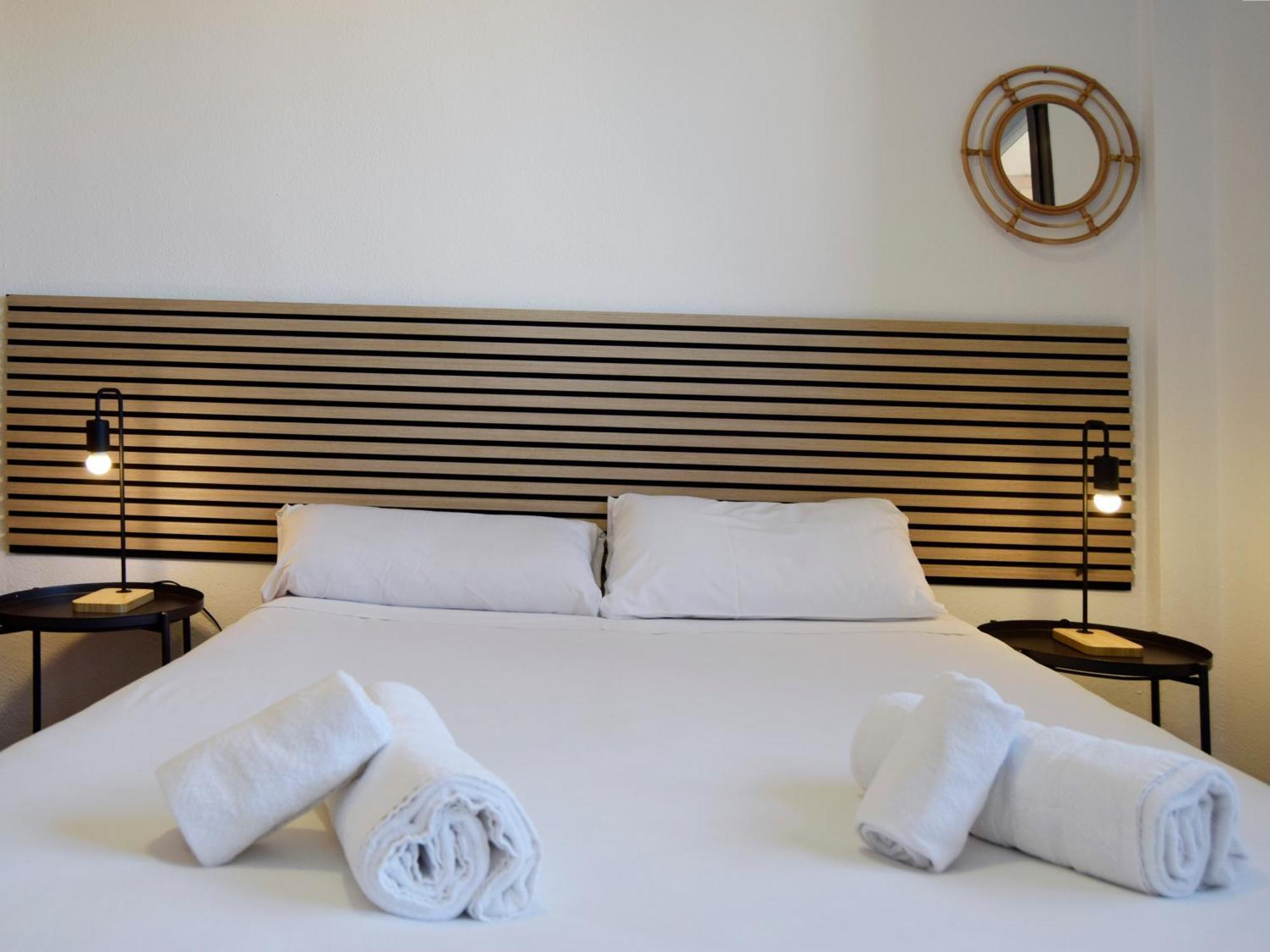 Apartamentos El Pilar Suites 3000 Saragosse Extérieur photo